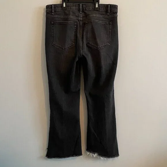Abercrombie and Fitch Black Grey Cropped Flare Denim Jeans with Step-Hem - Picture 2 of 8